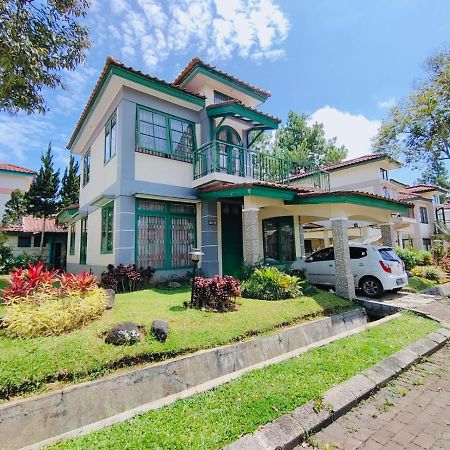Villa Semesta Cikundul Extérieur photo