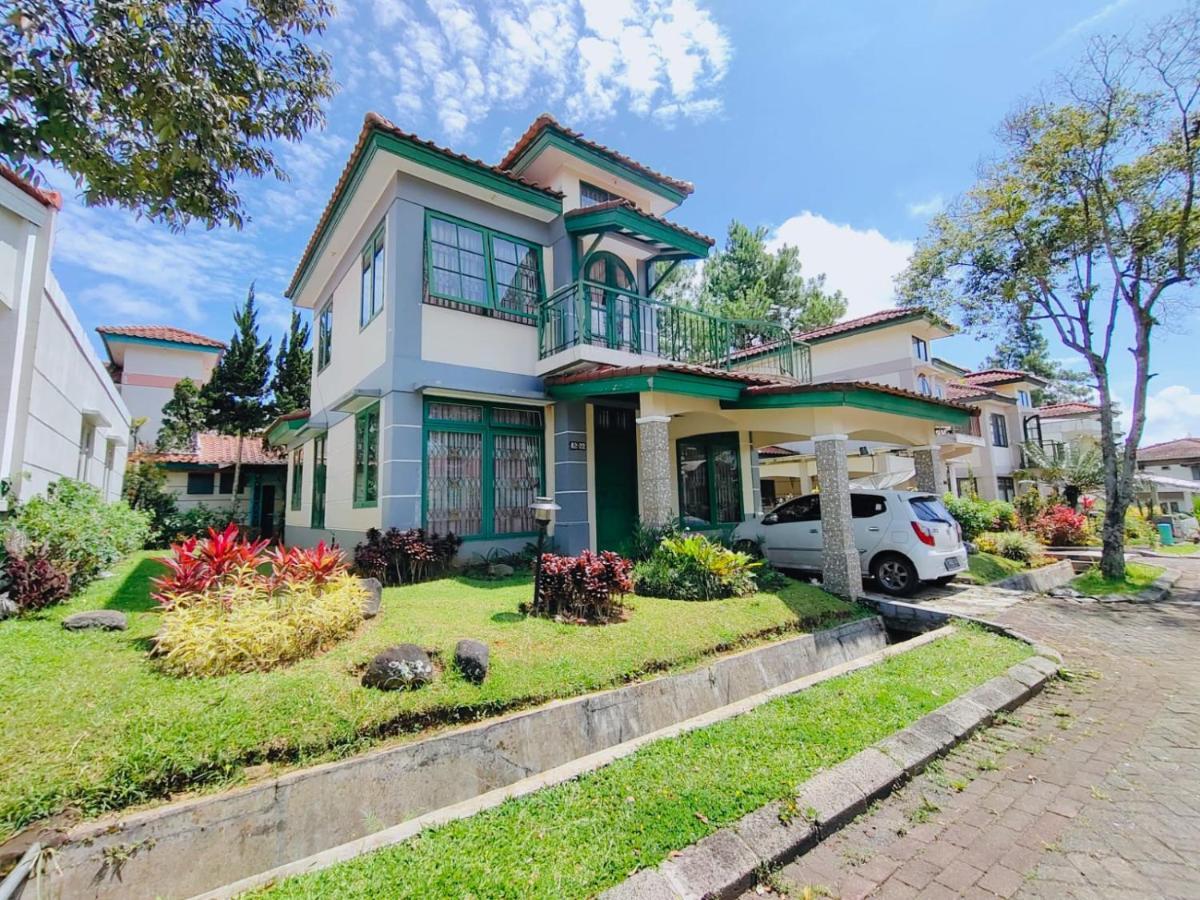 Villa Semesta Cikundul Extérieur photo